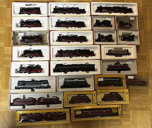 H0 Modellbahn Gleichstrom Sammlung _ Konvolut _ Loks, Wagons, Gleise und Zubehör
