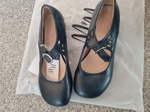 neue, unbenutzte Damenschuhe