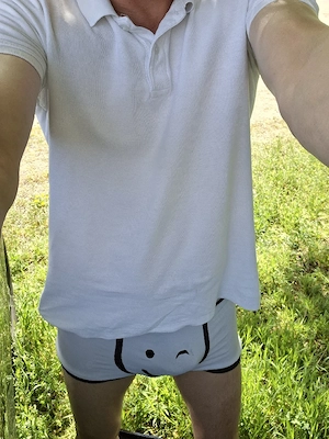 Herren Short mit Smily Muster getragen