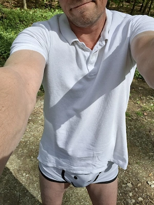 27.4. um 13Uhr Er ( 50, 183cm, schlank ) sucht FkK Begleitung