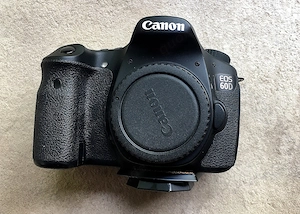 Ich verkaufe meine Canon 60D plus reichlich Zubehör