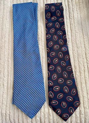Zwei hochwertige Seiden-Krawatten