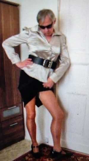 dev., schlanker Typ, 64 J sucht dom. Sexkontakt