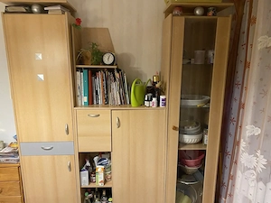 Gut erhaltene Wohnzimmerwand