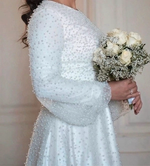 Ein elegantes weißes Kleid