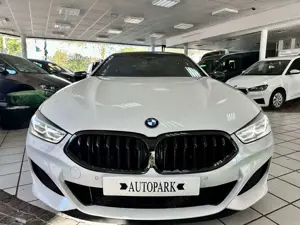 BMW M8 50i XDrive Performance Panorama HeadUp BW Bild 2