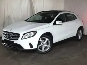 Mercedes-Benz GLA 180 PANORAMADACH LED NAVI AHK 18 Zoll LMF PTS SHZ