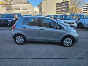 Toyota Yaris Cool TÜVAU Bis 12.2027 Bild 3