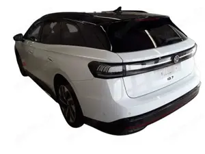 Volkswagen ID.7 Tourer PRO 82 kWh BLACK +WÄPU +AHK +HK +360° +IQ Bild 5