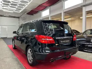 Mercedes-Benz B 180 *TÜV NEU*SERVICE NEU*AHK*PDC*SHZ*NAVI* Bild 4