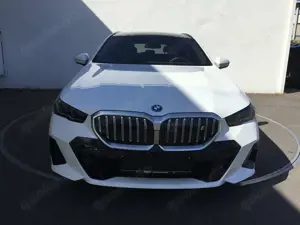 BMW i5 xDrive40 Touring M SPORT+PANO+AHK+BW SOUND+KAMERA Bild 3