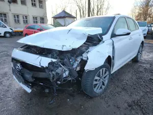 Hyundai i30 Trend 1.6 CRDi Automatik startet und fährt