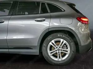 Mercedes-Benz GLA 200 NIGHT PROGRESSIVE 360 AHK DISTR KAMERA Bild 3