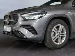Mercedes-Benz GLA 200 NIGHT PROGRESSIVE 360 AHK DISTR KAMERA Bild 4