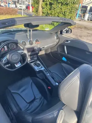 Audi TT Roadster 3.2 quattro S tronic Bild 4
