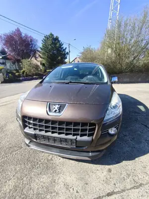 Peugeot 3008 HDi FAP 150 Allure Bild 2