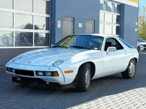 Porsche 928