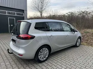Opel Zafira 2.0 D (CDTI ecoFLEX) Start/Stop ON Bild 3