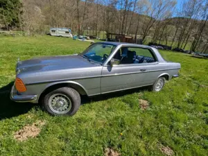 Mercedes-Benz 230