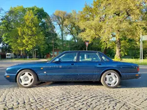 Jaguar X300 XJR