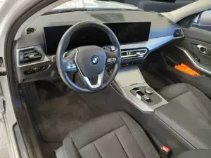 BMW 320 Bild 2
