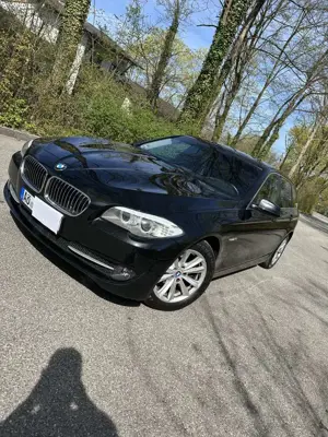 BMW 520 d Touring Aut. *NAVI*PANO*PDC*SHZ*BI-XENON*