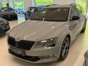 Skoda Superb Combi Sportline NAVI XENON 1HAND AHK