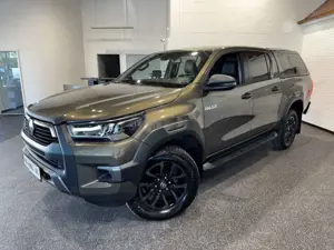 Toyota Hilux 2.8 D 4X4 DoKa INVINCIBLE NAVI AHK HARDTOP
