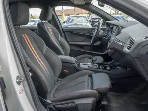 BMW 118 i Aut. Sport Line el.SITZE LENKRHZ aut.HECKKL Bild 3