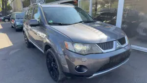 Mitsubishi Outlander 2.2 DI-D Instyle*7-Sitz*Navi*Kamera*