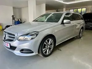Mercedes-Benz E 200 E 200 CGI BlueEfficiency (212.234)