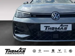 Volkswagen Passat Var. R-LINE 4MOTION DSG *AHK*PANNO*STH*
