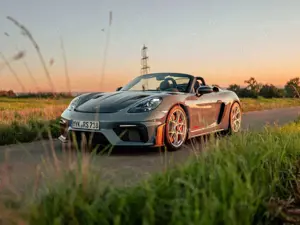 Porsche 718 Spyder 718 Spyder RS "WeissachPaket" arktigrau/Verdeck schwarz