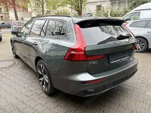 Volvo V60 B4 Plus Dark PANO Head-Up 360° Forest Lake Bild 5