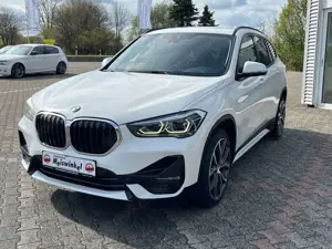BMW X1 xDrive 18 d Sport Line HUD 19" Alarm Comfortzug.