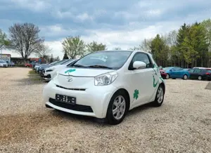 Toyota iQ