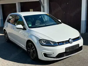 Volkswagen Golf VII Lim. GTE Aut./Navi/PDC/F1/AHK/Sport/LED