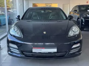Porsche Panamera 4S Sportabgas Luft Bose Schiebedach R20 Bild 3