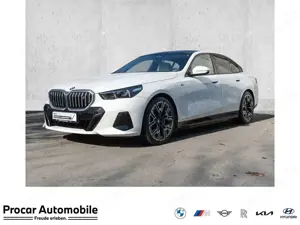 BMW i5 eDrive40 M Sport HUD PANO RFK NAVI Standh.