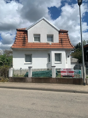 Freistehendes Einfamilienhaus mit großem Garten und Bauplatz in Bad Kreuznach-Planig (Reinhessen) zu