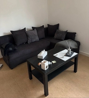 Kleine Couch mit Schlaffunktion wie neu!