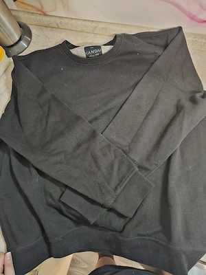 Schwarzer Sweater Bild 2