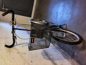 Stadtroller mit Einkaufskorb