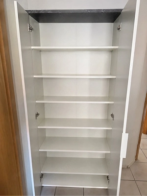 Schuhschrank in Marmoroptik