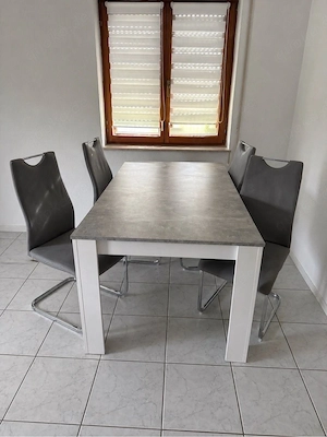 Esstisch mit 4 Stühlen