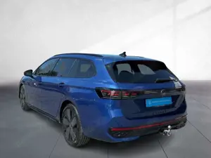 Volkswagen Passat Variant 2.0 TDI 4M R-Line SIGNATURE PANO Bild 3