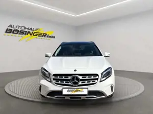 Mercedes-Benz GLA 200 PANO / SHZ / NAVI Bild 3