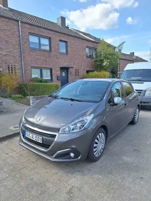 Peugeot 208 Bild 2