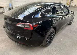 Tesla Model 3 Bild 2