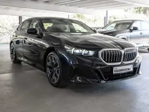 BMW 520 d xDrive M-Sport PANO AHK HUD 360° LED ACC Bild 3